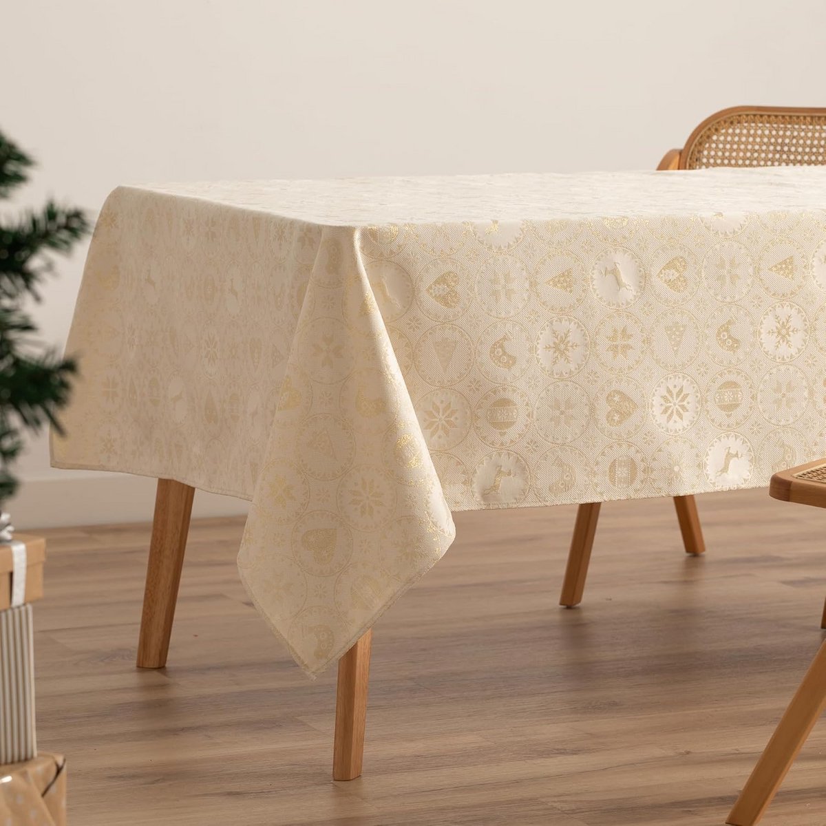 Luxe Jacquard Kerst Tafelkleed Goudgaren Natuurlijke Kleuren Vierkant 140x140 cm