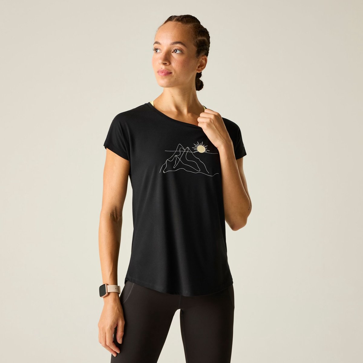 Dare2B Serenity T-shirt met korte mouwen en grafische print voor dames Zwart