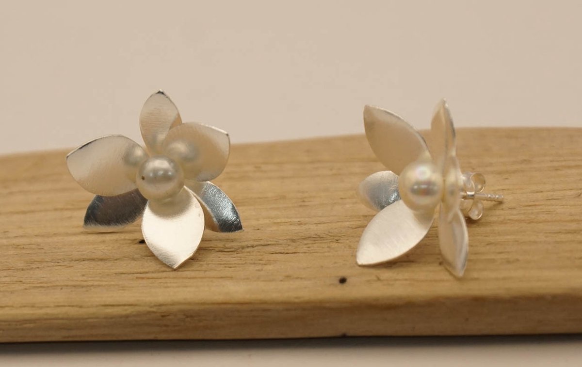 Sterling zilveren oorbellen van een bloem - oorknopje bloem in bloei van 925 zilver - prachtige zilveren bloemen oorknopjes - aparte bloemen oorbellen waar de bloem open van is - mooie oorbellen voor geliefde - unieke oorbellen voor prachtige vrouw