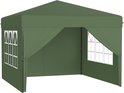 Groene partytent met puntdak en vierkante ramen met witte raamverdelers.