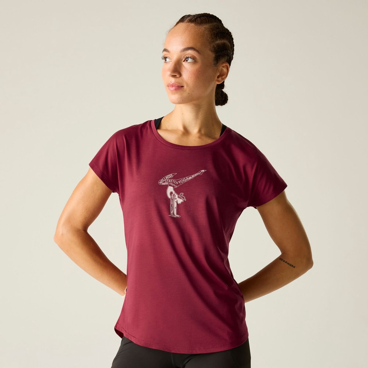 Dare2B Serenity T-shirt met korte mouwen en grafische print voor dames Bourgogne