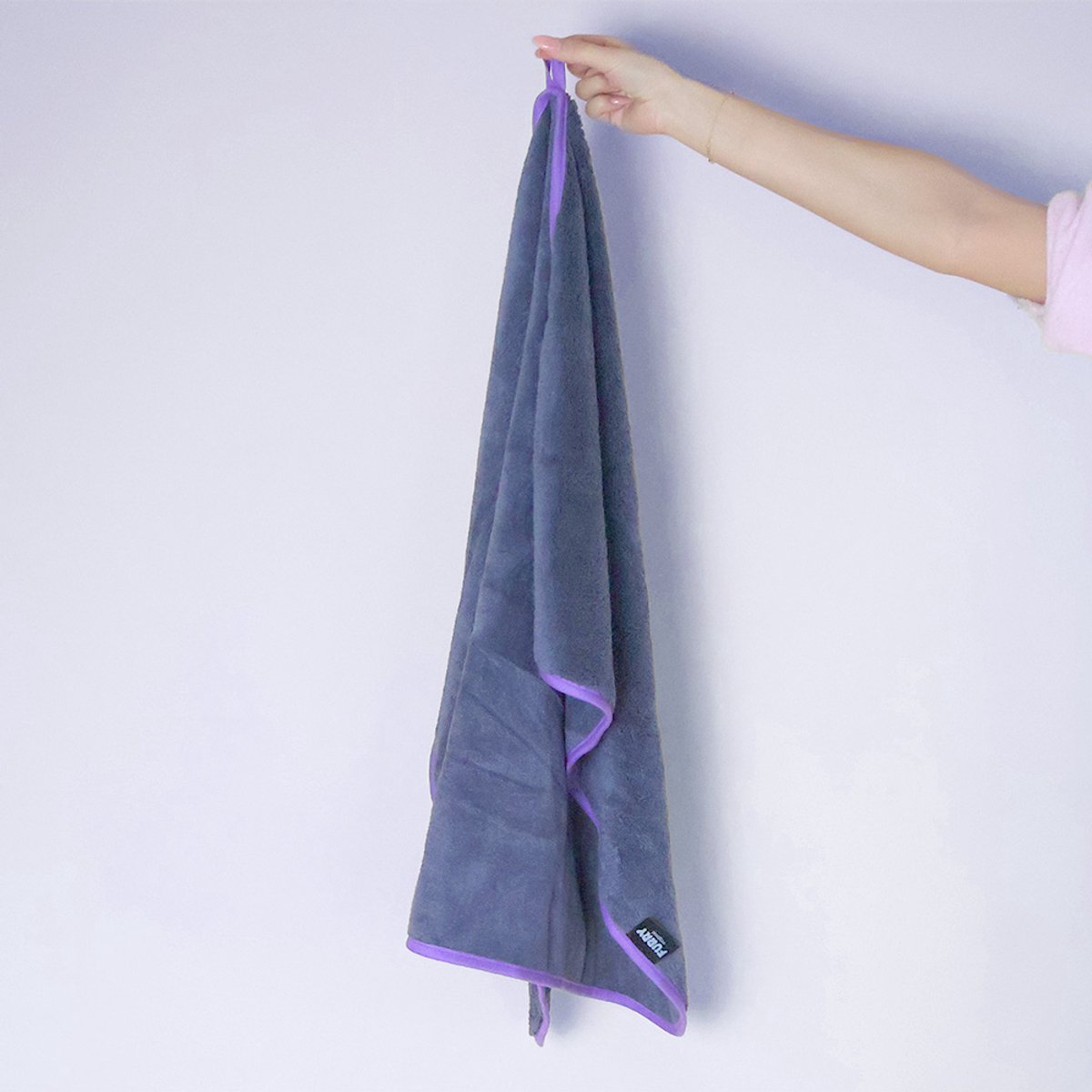 Furry Original® | Premium Line - Honden handdoek - Microvezel Droogdoek - Sneldrogend, Super Absorberend en Zacht - Voor Labradoodle & Andere Rassen - Grote & Kleine Hond - 50x75 cm - Pet Towel - Antraciet | Lila Paars