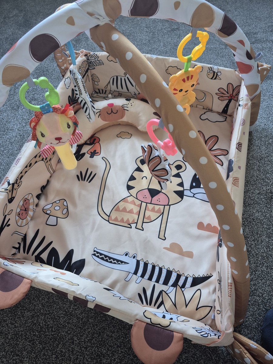 Multifunctioneel Speelkleed Baby + Buikligtrainer - Babygym met AANPASBARE WANDEN - Speelmat met Boog - 4 Speeltjes - Vanaf 0m+ — afbeelding 8