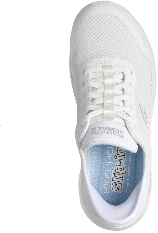 Witte Skechers GO WALK FLEX sneaker met ademende mesh bovenkant en 'Slip-ins' logo op de binnenzool.