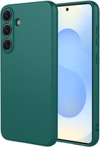 Groene matte siliconen backcover voor Samsung Galaxy S26 Plus met drie camera-uitsparingen.
