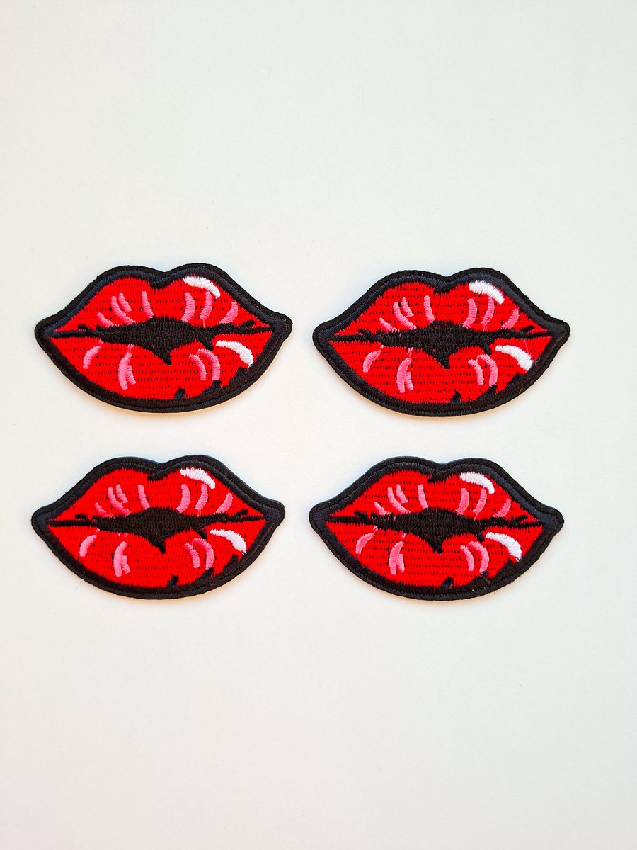 Embleem ''zoen lippen'' SET van 4 stuks, geluksbrenger, uitdeelcadeau, Carnaval, oeteldonk, carnavalsjassen, carnavalsemblemen oeteldonkstijl, carnavalskleding, patch, strijkembleem, Den Bosch