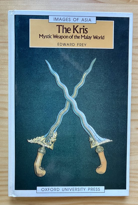 Boek "The Kris: Mystic Weapon of the Malay World" door Edward Frey, met twee sierlijke kris-dolken op de omslag.