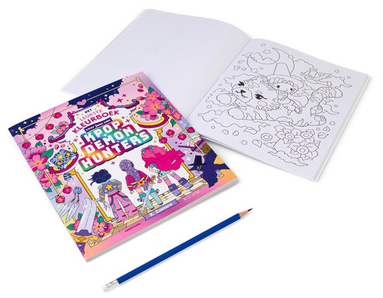 Livre de coloriage 'KPop Demon Hunters' avec un crayon. Trois filles avec des épées entourées de fleurs et un chat.