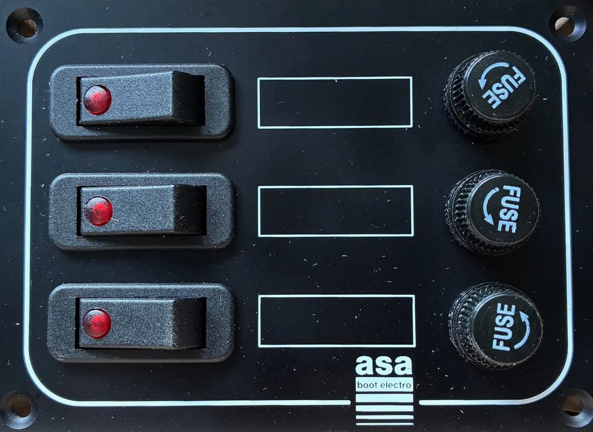 ASA Schakelpaneel met 3 schakelaars, zwart - 12 en 24V
