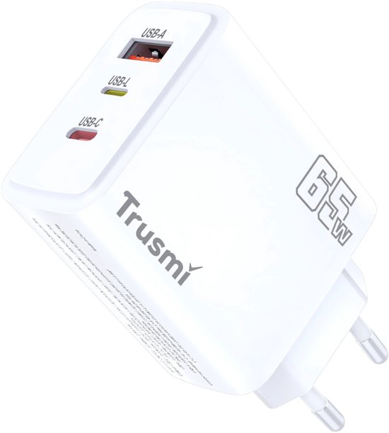 Witte Trusmi 65W GaN oplader met EU-stekker, USB-A-poort met oranje indicator, twee USB-C-poorten.