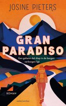 Boekomslag met de titel 'GRAN PARADISO'. Een rugzakdrager staat op een bergpad. Bergen en een zon op de achtergrond.