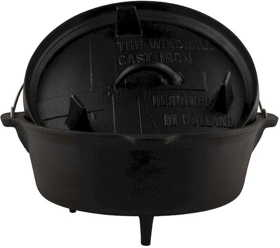 Zwarte gietijzeren Dutch oven met deksel, met de tekst 'DESIGNED IN HOLLAND'.