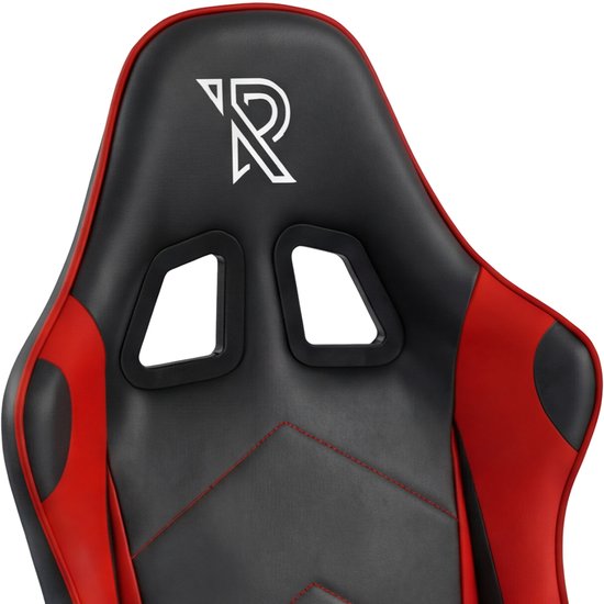Close-up van de bovenkant van een zwart-rode racestoel, met het 'Ranqer'-logo en ventilatieopeningen.