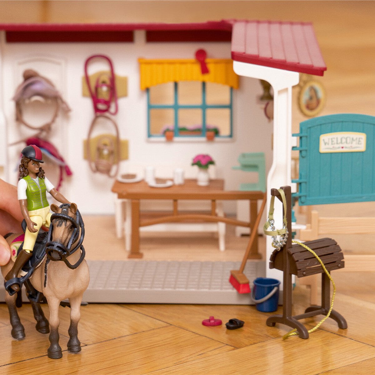 Schleich HORSE CLUB Zadelkamer- Beweegbaar Figuurtje - Afneembaar Zadel & Hoofdstel - Paarden Speelgoed - Kinderspeelgoed - 42591 — afbeelding 21