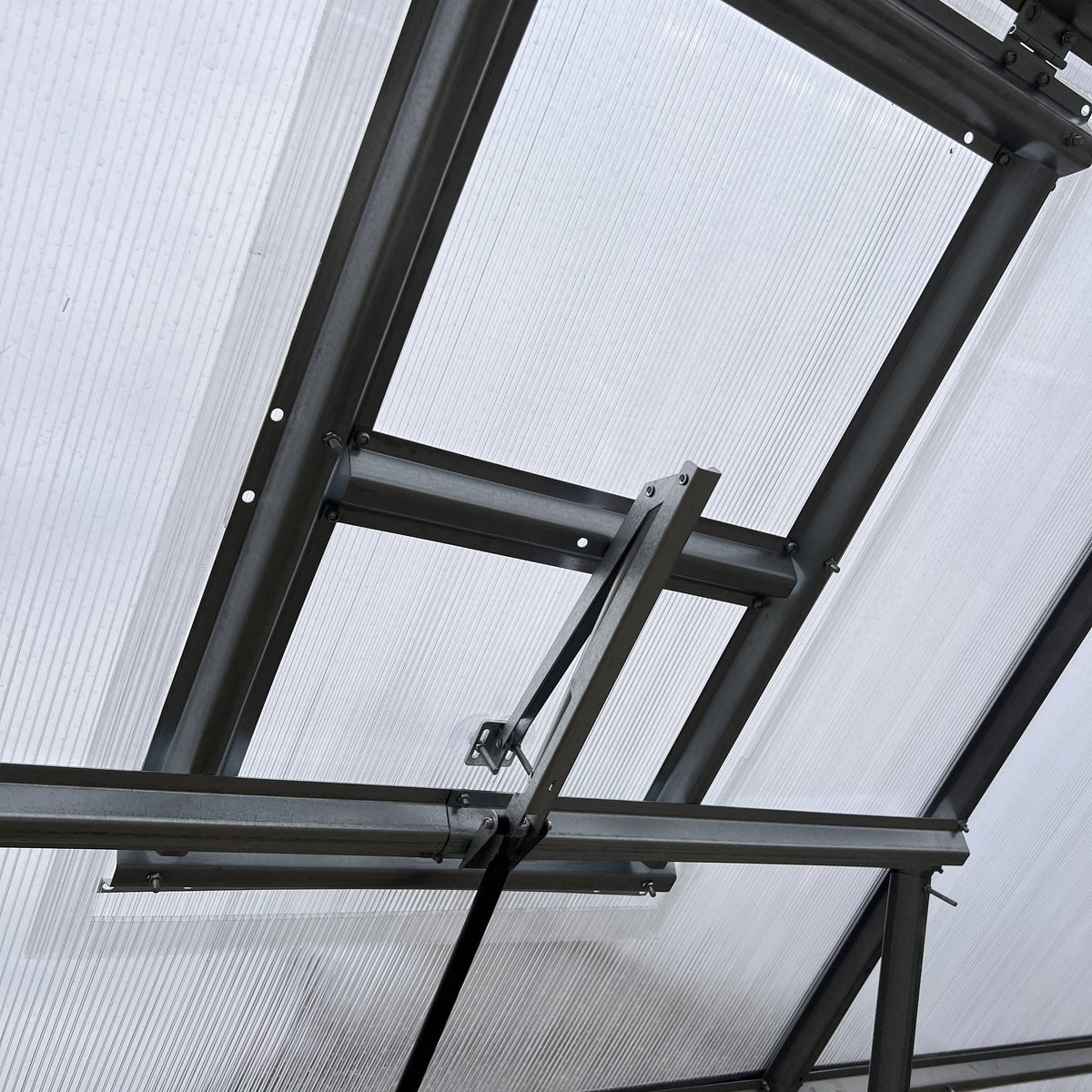 KLASIKA DROP Dakraam voor Serres - Automatische Raamopener - Polycarbonaat - Efficiënte Ventilatie - Duurzaam en Gebruiksvriendelijk