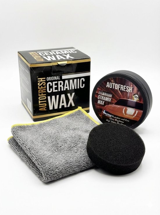 Autofresh keramische wax pot, doek en spons op witte achtergrond.