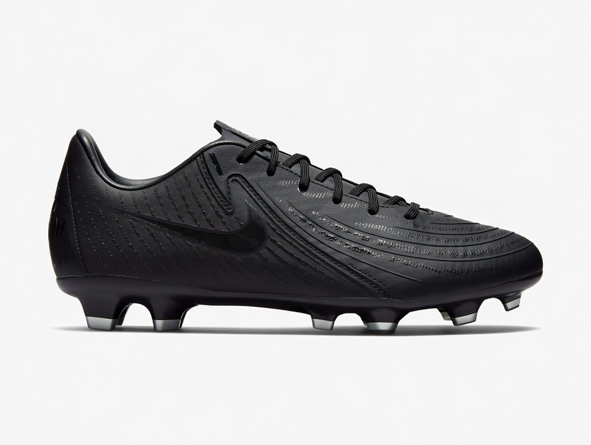 Zwarte Nike Phantom GX II Academy SG-Pro voetbalschoenen maat 40.5, ontworpen voor natte grasvelden met schroefnoppen.