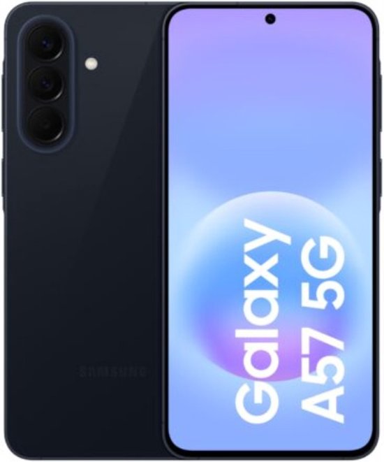 Samsung Galaxy A57 5G in donkergrijs, met drie camera's aan de achterkant en het Samsung logo.