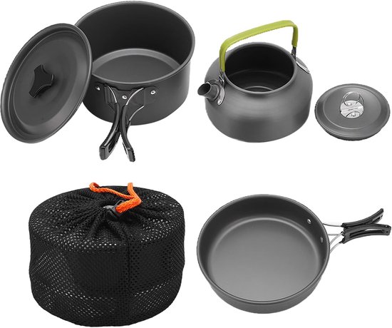 Grijze kookset met open pot, groene theepot en gesloten pan, met een opbergzak.