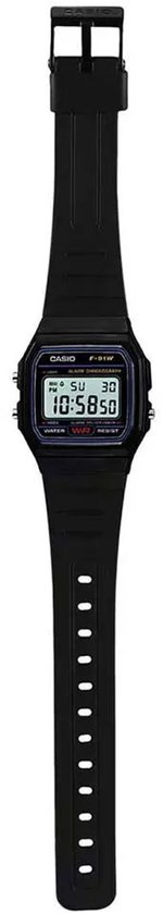 Zwarte Casio F-91W digitale horloge, plat gelegd met de wijzerplaat omhoog, met zwarte band.