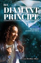Vrolijke vrouw met krullend haar en een witte blouse op de voorkant van het boek 'Het Diamantprincipe' met een diamant op de achtergrond.