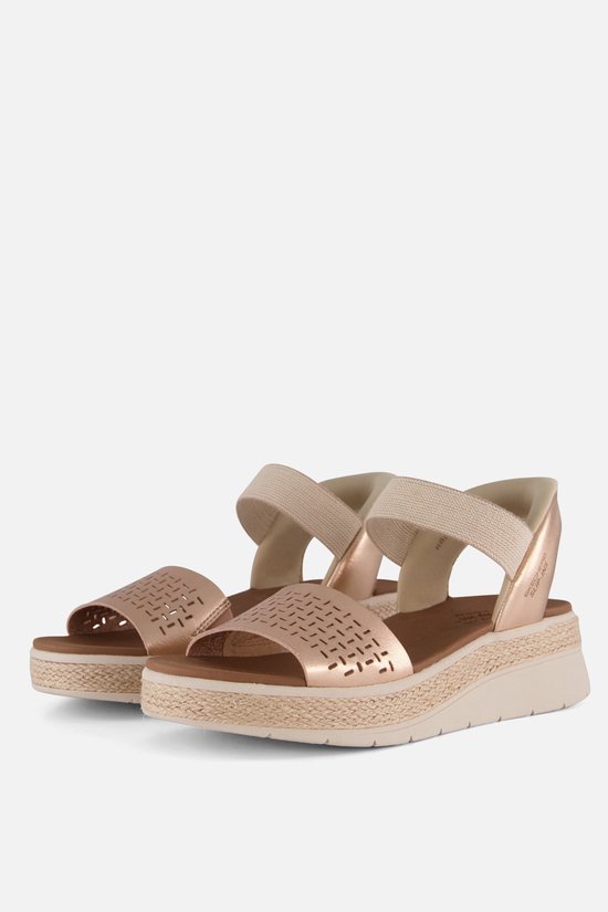 Sandales or rose à bout ouvert, perforations sur le talon et brides élastiques.