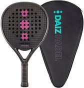 Zwarte padelracket met roze stippen en bijpassende tas.