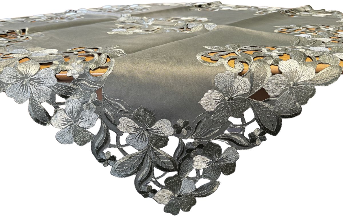 Tafelkleed olijfgroen met geborduurde bloemen – vierkant 85 x 85 cm