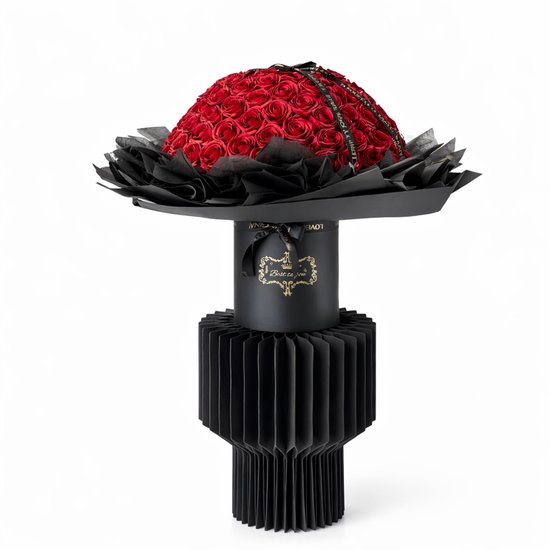 Une boîte ronde de 200 roses rouges, sur un socle noir ondulé.