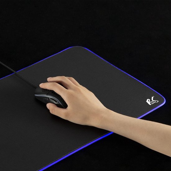 XL Gaming Muispad met RGB LED Verlichting en Antislip Onderkant voor Optische Muis en Toetsenbord — afbeelding 4