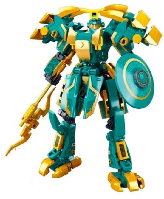Een groen en gouden exosuit robot met schild en speer, staand op een witte achtergrond.