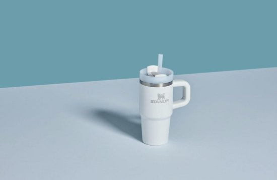 STANLEY Quencher H2.0 Tumbler 20 oz - Frost - RVS Drinkbeker met Handvat & Rietje - 3-Stand Flowstate Deksel - Reisbeker - Cup Holder Compatibel - Geïsoleerd & BPA-Vrij — afbeelding 2