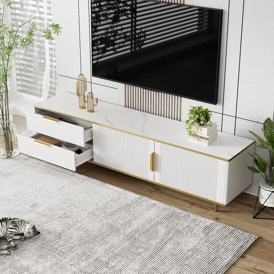 Wit tv-meubel met marmerlook blad, gouden grepen, open lader en open deur met ribbeltextuur.