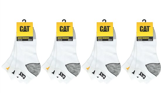 Vier witte Caterpillar werksokken, enkelhoogte, met "CAT" logo en grijze accenten bij de hiel.