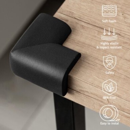 Zwarte hoekbeschermer van zacht schuim op een houten tafel, met iconen voor zacht schuim, elastisch, veiligheid en BPA-vrij.