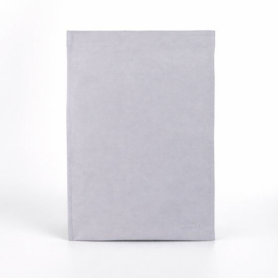 Voorkant van de grijze postzak van Homium.