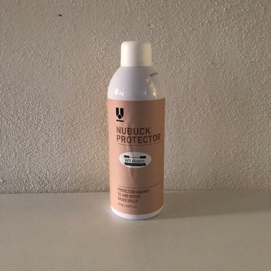 Uniters Nubuck Protector sprayfles, met bruin label, beschermt tegen olie en water.