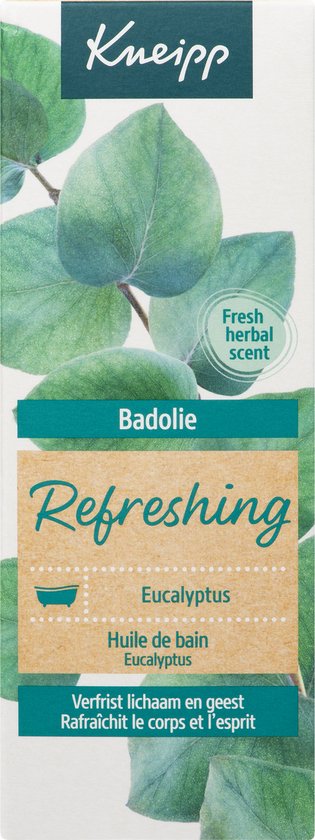 Kartonnen verpakking van Kneipp Badolie Refreshing Eucalyptus met tekst en gedetailleerde eucalyptusblaadjes.
