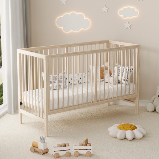 OKWISH Babybed 140x60cm – Omvormbaar Tot Aanschuifbed En Tekentafel En Bureau – In Hoogte Verstelbaar – Zonder Matras – Massief Hout – Naturel