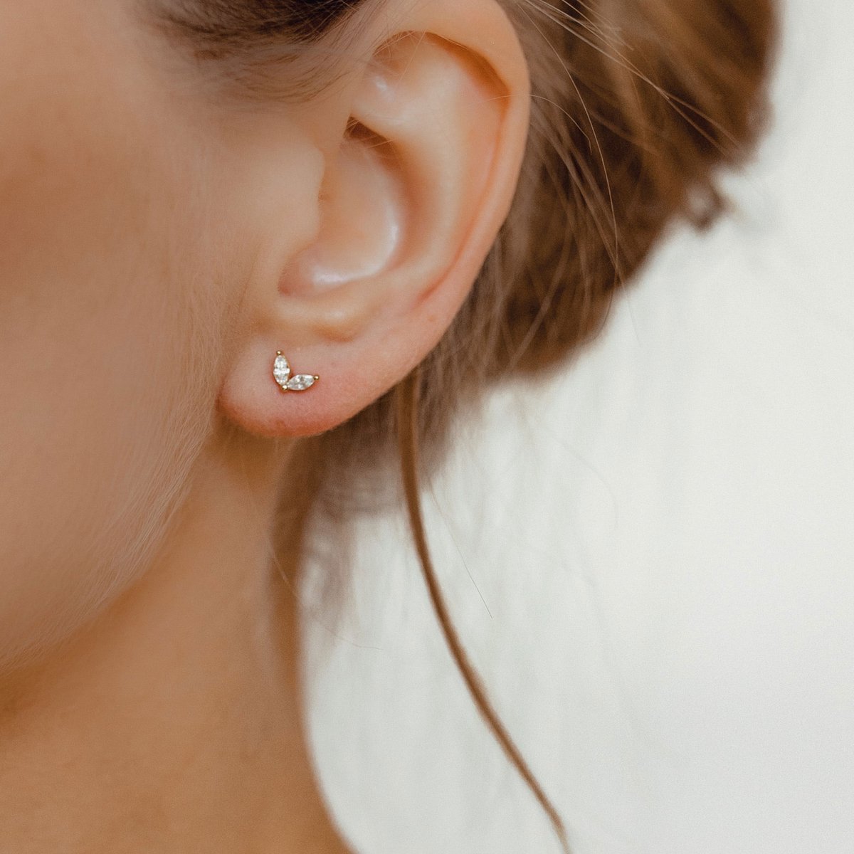 Hey Happiness Vuurvlieg (V-Vorm Marquise) Stud Oorbellen 925 Zilver 18K Verguld – 6,8 mm – Zirkonia – Vlindersluiting – Goud