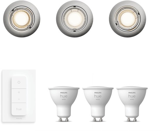 Drie nikkelkleurige inbouwspots en drie Philips Hue GU10 lampen, met een witte Philips Hue dimmer switch.