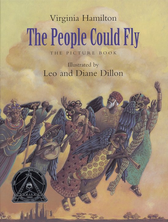 Boekcover van 'The People Could Fly' met engelachtige figuren die vliegen tegen een pastelkleurige lucht. Met de tekst 'The People Could Fly', geïllustreerd door Leo en Diane Dillon.
