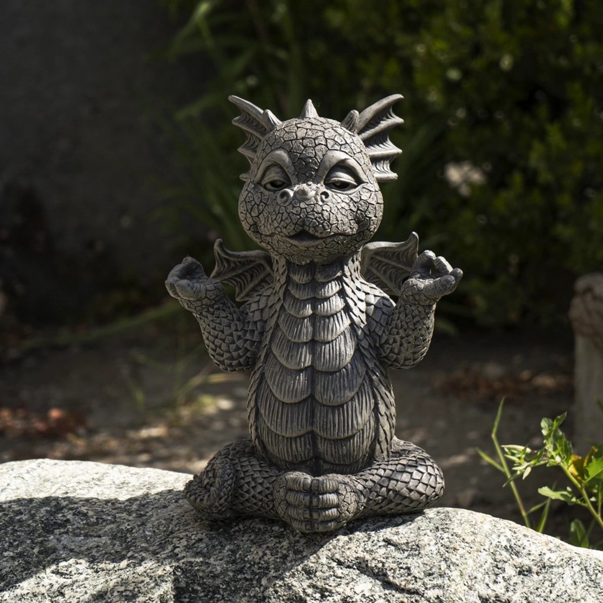 Boutique Trukado - Tuindraak Mediterend - Drakenbeeldje Amor - hoogte 26cm