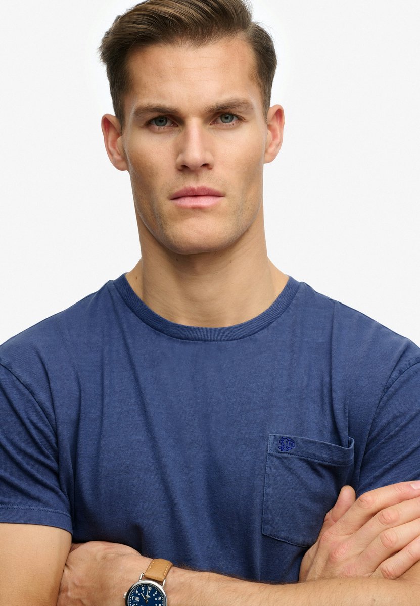 Superdry T-shirt Cotton Classic Linen Pkt Tee M1012371a K3z Montauk Mannen Blauw