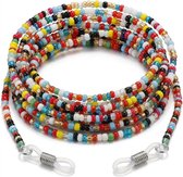 Een opgerold brillenkoord vol met kleine, veelkleurige glaskraaltjes in diverse kleuren zoals rood, geel, blauw en zwart.