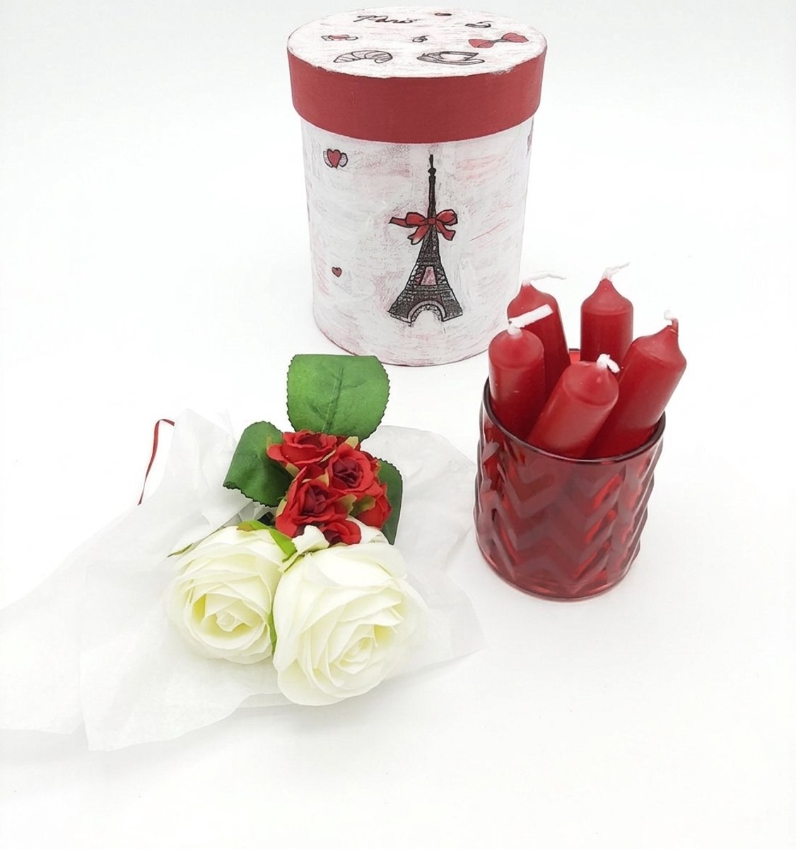 Luxe Cadeauset Parijs – Romantisch Cadeaupakket voor Vrouw – Inclusief 5 Rode Kaarsen, Glazen Houder & Kunstrozen – Cadeau voor Verjaardag, Moederdag of Valentijn