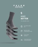 Grijze FALKE TK2 EXPLORE COOL sok met lagen die pasvorm en comfort tonen.