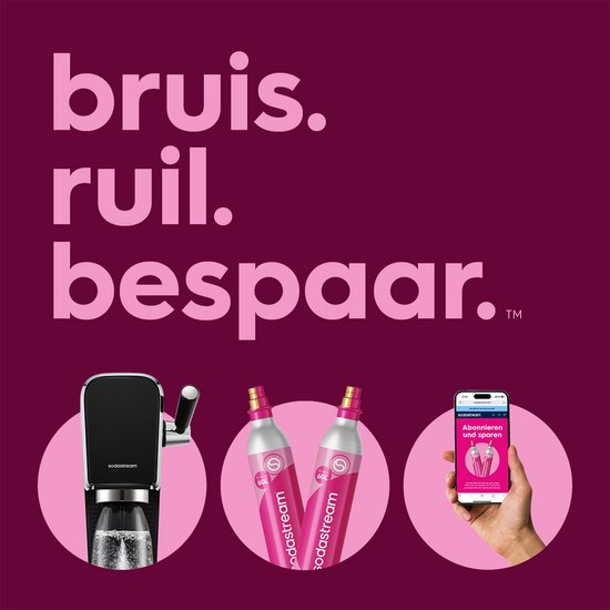 Zwarte bruiswatermachine, twee roze CO2-cilinders en een telefoon die de SodaStream app toont.