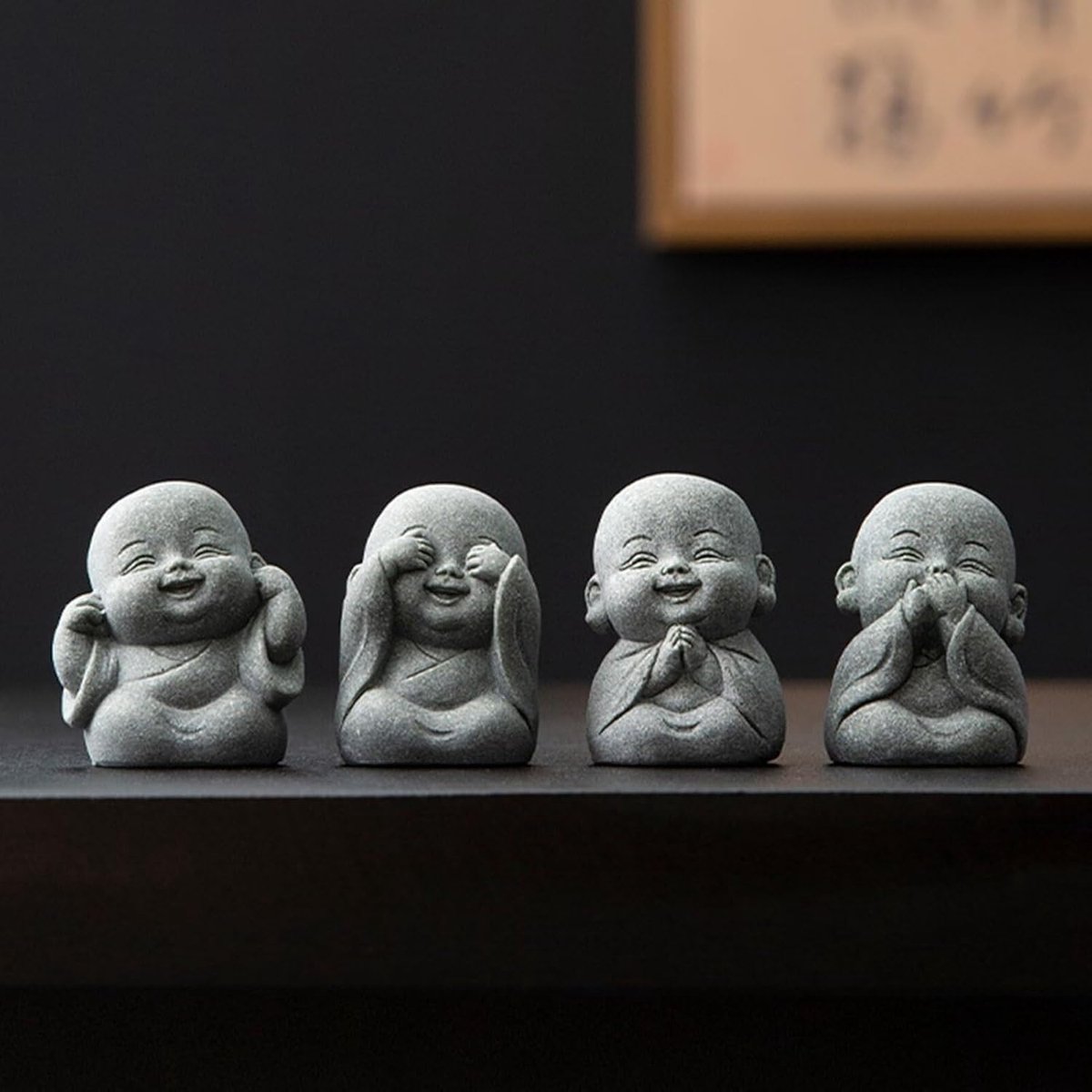 Boeddha Beeldjes Set - Zen Monnik Decoratie - Rustgevende Sfeer Creëren - Set van Vier - Compact Formaat - Grijs