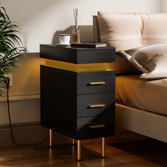 Nachtkastje - Zwart Nachtkastje - Smal Nachtkastje - 3 Laden - Met Verlichting - Afstandsbediening - Verstelbare Bluetooth LED-strip - 1 Stopcontact/2 USB-poorten - Houten Nachtkastje - 50x25cm x 67cm